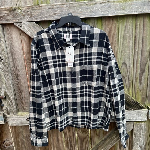 👗BDG Black and Cream Plaid Button Down Shirt - Picture 2 of 8